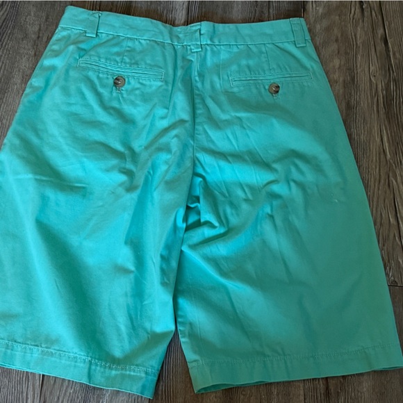 Vineyard Vines Men’s Short - Size 18 - Picture 1 of 3